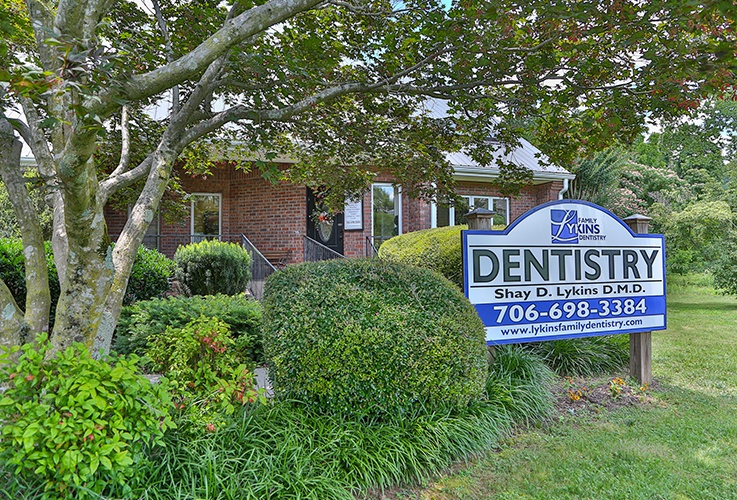 Lykins Family Dentistry sign